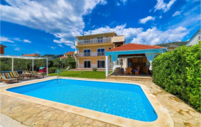 Pet Friendly Home In Kastel Luksic With Sauna